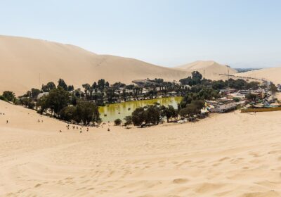 Laguna de Huacachina: oasis, dunas y sandboard